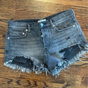 Women’s We the free washed black Jean shorts size 26